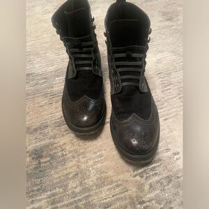 Robert Wayne Men's Brogue Boots Shoes Style Richard Black Color Size: 12D- EUC